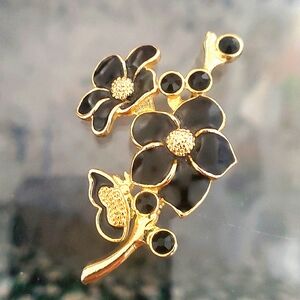 Black enamel floral stem pin brooch goldtone rhinestone